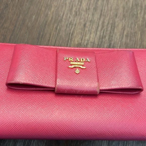 Authentic Pink Prada 3/4 zip wallet with bow! - Picture 3 of 12